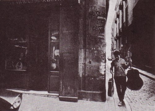1965 Tienda de construcción de guitarras del Sr Estruch en la calle Ancha